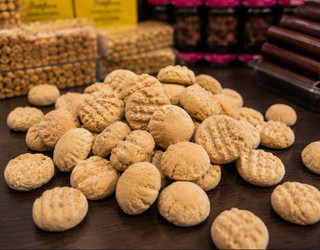 حاجی بادام سنتی و اصل